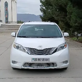 Toyota Sienna 2016