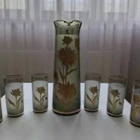 Графин со стаканами.