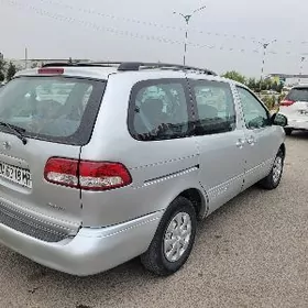 Toyota Sienna 2002