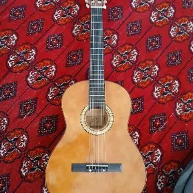 Классическая гитара 