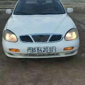 Daewoo Leganza 1999