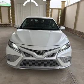 Toyota Camry 2022