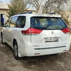 Toyota Sienna 2012