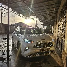 Toyota Highlander Hybrid 2022