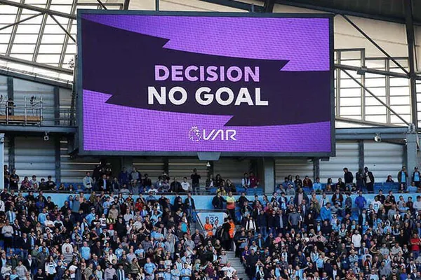 Большинство английских болельщиков выступили против VAR