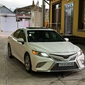 Toyota Camry 2018