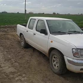 Nissan Navara 2001