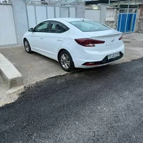 Hyundai Elantra 2019