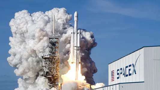 SpaceX IPO üçin arza berdi. Munuň taryhda ýerleşdirilen iň uly paýnama bolmagyna garaşylýar