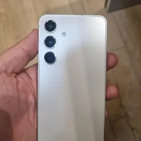 Samsung S24.     512GB