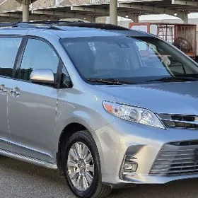 Toyota Sienna 2019