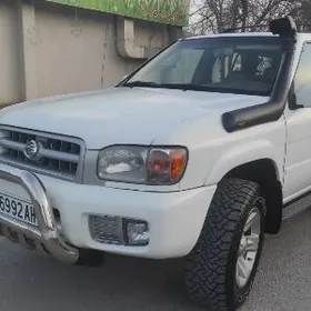Nissan Pathfinder 2000