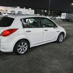 Nissan Versa 2011