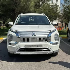 Mitsubishi Outlander 2025