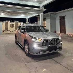 Toyota Highlander 2024