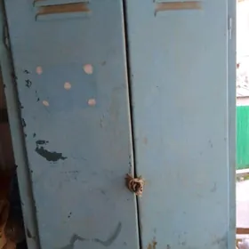 Demir şkaf polkasyz