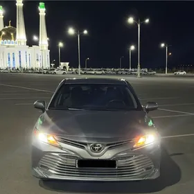 Toyota Camry 2018