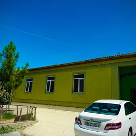 жил поселок