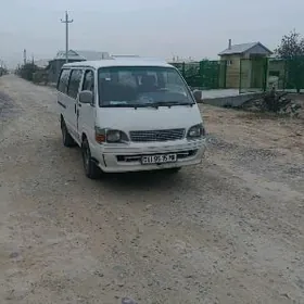 Toyota Hiace 2003