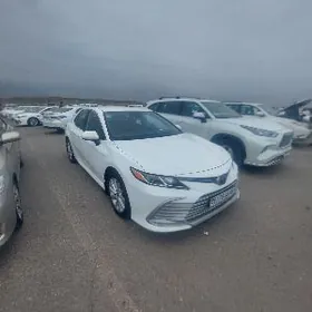 Toyota Camry 2021