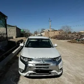 Mitsubishi Outlander 2022