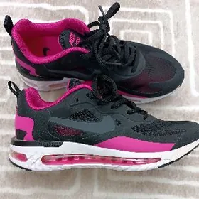 Женские кроссовки