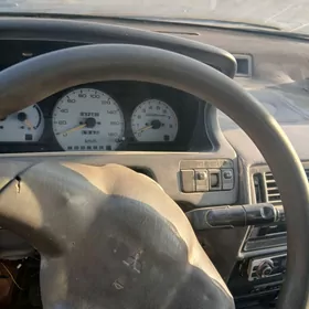 Mitsubishi Chariot 1995