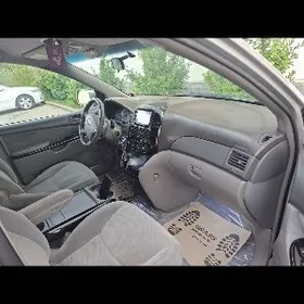 Toyota Sienna 2004