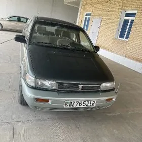 Mitsubishi Chariot 1995