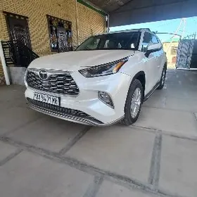 Toyota Highlander 2021