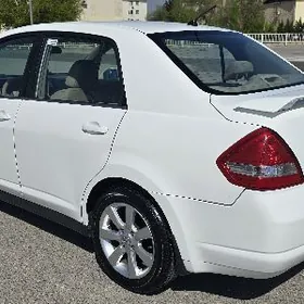 Nissan Tiida 2008