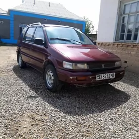 Mitsubishi Chariot 1992