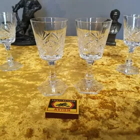 Набор хрустальных рюмок на шестигранной ножке,