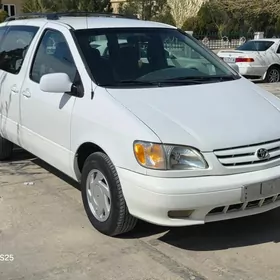 Toyota Sienna 2002