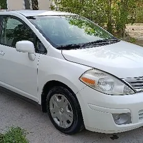 Nissan Versa 2011