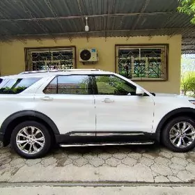 Ford Explorer 2022