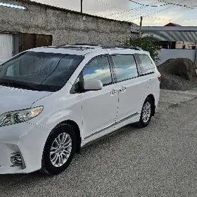 Toyota Sienna 2016