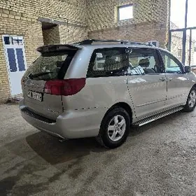Toyota Sienna 2004
