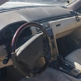 Mercedes-Benz 230E 1996