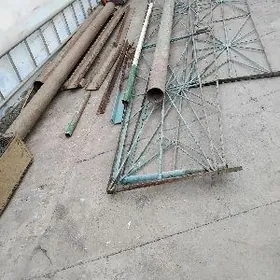 Доски и материалы для стройки