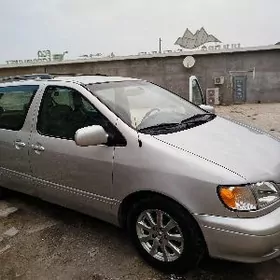 Toyota Sienna 2002