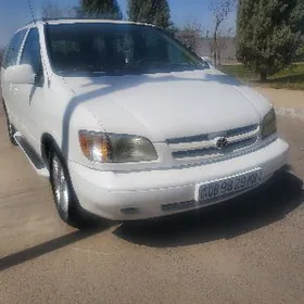 Toyota Sienna 1999