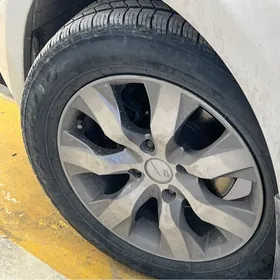 205.60.R16 Nissan Versa 4st