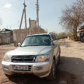 Mitsubishi Montero 2002