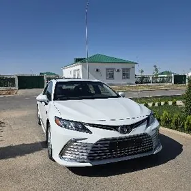 Toyota Camry 2021