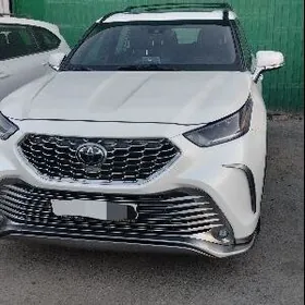 Toyota Highlander 2021