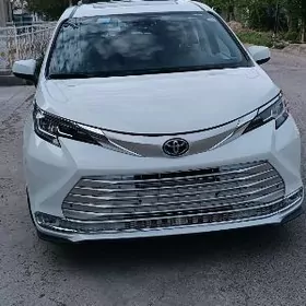 Toyota Sienna 2022
