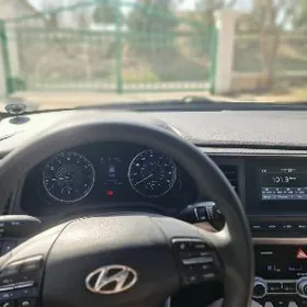 Hyundai Elantra 2019