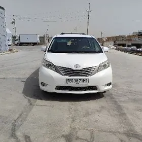 Toyota Sienna 2011