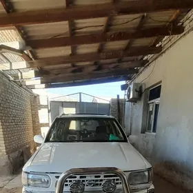 Nissan Pathfinder 1996